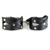 Черные кожаные наручники  Цезарь  с цепочкой на карабинах - Sitabella - купить с доставкой в Рязани