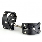 Черные кожаные наручники  Цезарь  с цепочкой на карабинах - Sitabella - купить с доставкой в Рязани