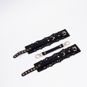 Черный кожаные оковы с узорами и золотистой фурнитурой - Crazy Handmade - купить с доставкой в Рязани