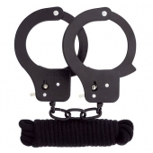 Чёрные наручники из листового металла в комплекте с веревкой BONDX METAL CUFFS LOVE ROPE SET - Dream Toys - купить с доставкой в Рязани