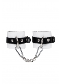 Бело-черные кожаные наручники с одним ремешком с люверсами - Pecado - купить с доставкой в Рязани