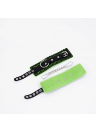 Черно-зеленые кожаные наручники с зеленой строчкой - Crazy Handmade - купить с доставкой в Рязани