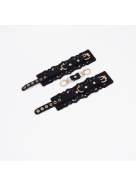 Черные кожаные наручники с узорами и золотистой фурнитурой - Crazy Handmade - купить с доставкой в Рязани