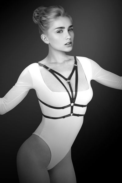 Черная упряжь на грудь Laura - Bijoux Pour Toi - купить с доставкой в Рязани