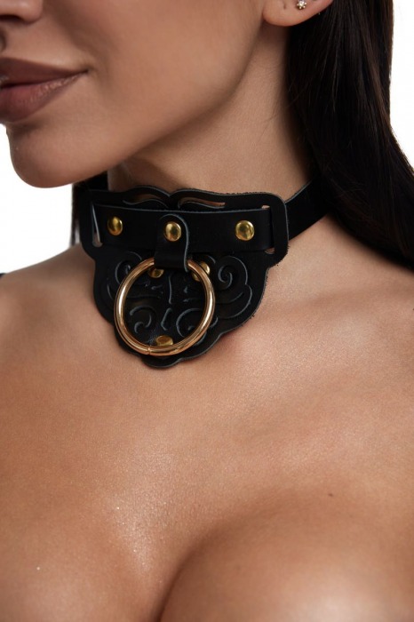 Черный фигурный кожаный ошейник с золотистой фурнитурой - Crazy Handmade - купить с доставкой в Рязани